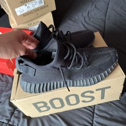 Yeezys Onyx size 11