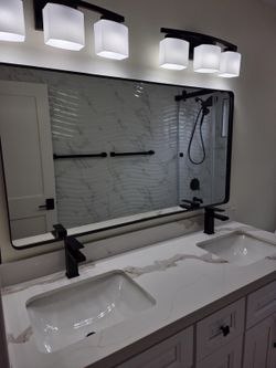 Bathroom tiles/ showers/ bathtubs/ temper glass