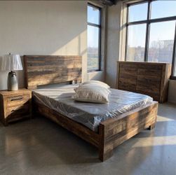 Derekson Gray Panel Bedroom Set
QUEEN Bed, Dresser, Mirror and Nighstand