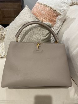 Louis Vuitton Capucines MM Beige Tan Taurillon Leather Shoulder tote Bag