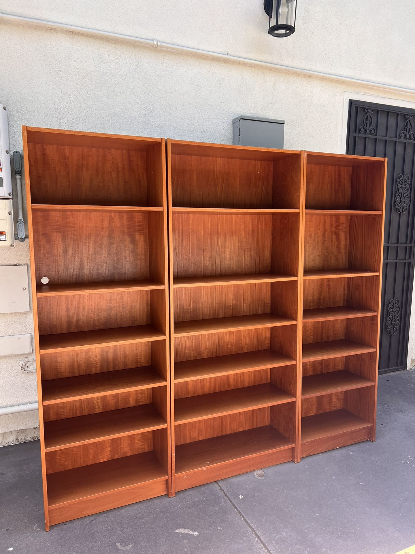 Cabinet / Book Shelves