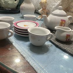 Mattel 2001 Barbie Tea Set