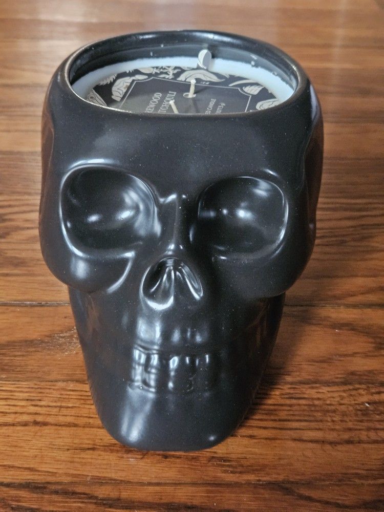 38oz Skull Scented Candle( firewood & patchouli)