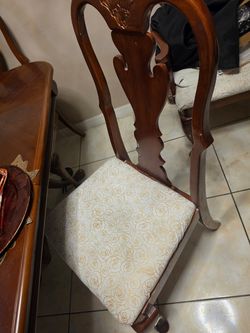 Queen Anne Style Carved Wood Dining Chair