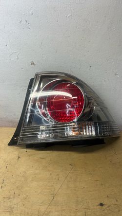 2001 2002 2003 2004 2005 Lexus is 300 passenger side taillight
