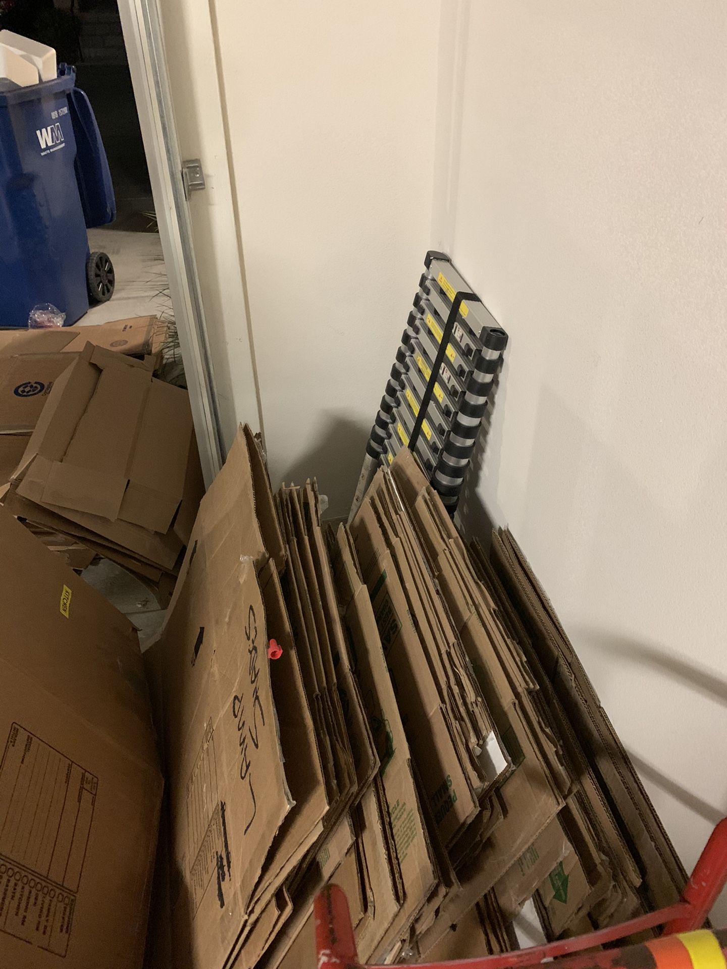 Free moving boxes and paper