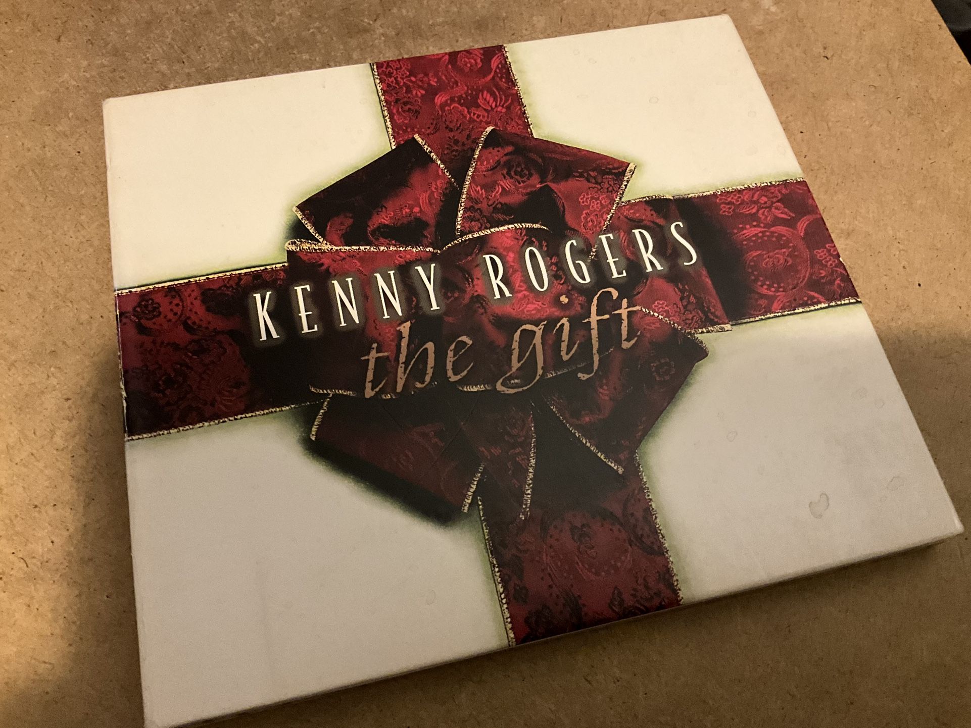 THE GIFT By KENNY ROGERS - CD 1996 -  9 TRACKS -   $3