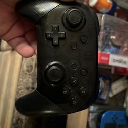 Nintendo Switch Pro Controller (1 Left)
