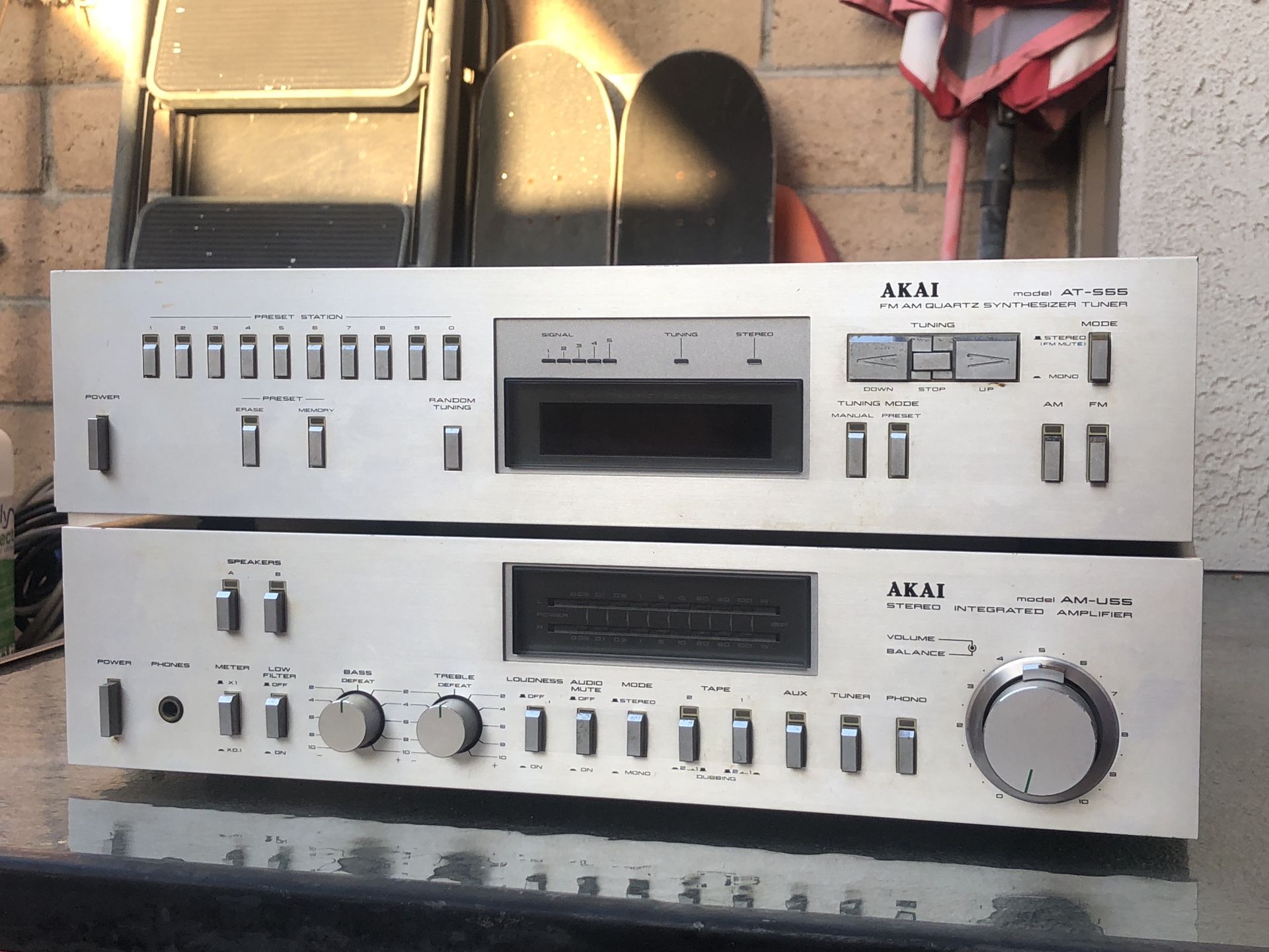 AKAI STEREO INTEGRATED AMPLIFIER AM-U55 & AKAI AT-555
