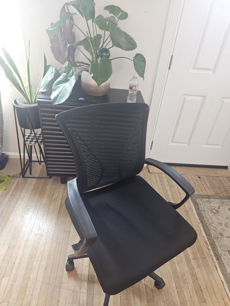 Office Chair Like New $35