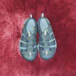 KEEN Adult Men's Size 9.5 Outdoor/Sport A Dals Fisherman's Style Excellent Condition Price Is Firm Cash Only 