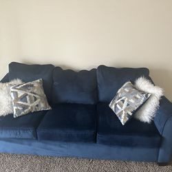 3seater Couch With 4 Accent Pillows 