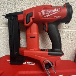 Milwaukee M18 FUEL 18-Volt Lithium-Ion Brushless Cordless 18-Gauge 1/4 in. Narrow Crown Stapler (Tool-Only)