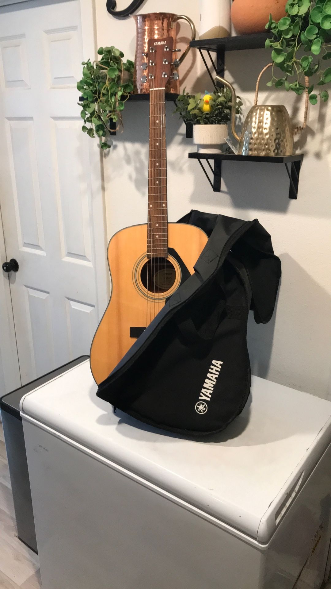 Yamaha Acoustic Guitar With Bag Good Condition Bearly Used