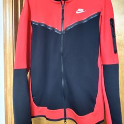 Nike Tec Size Large 