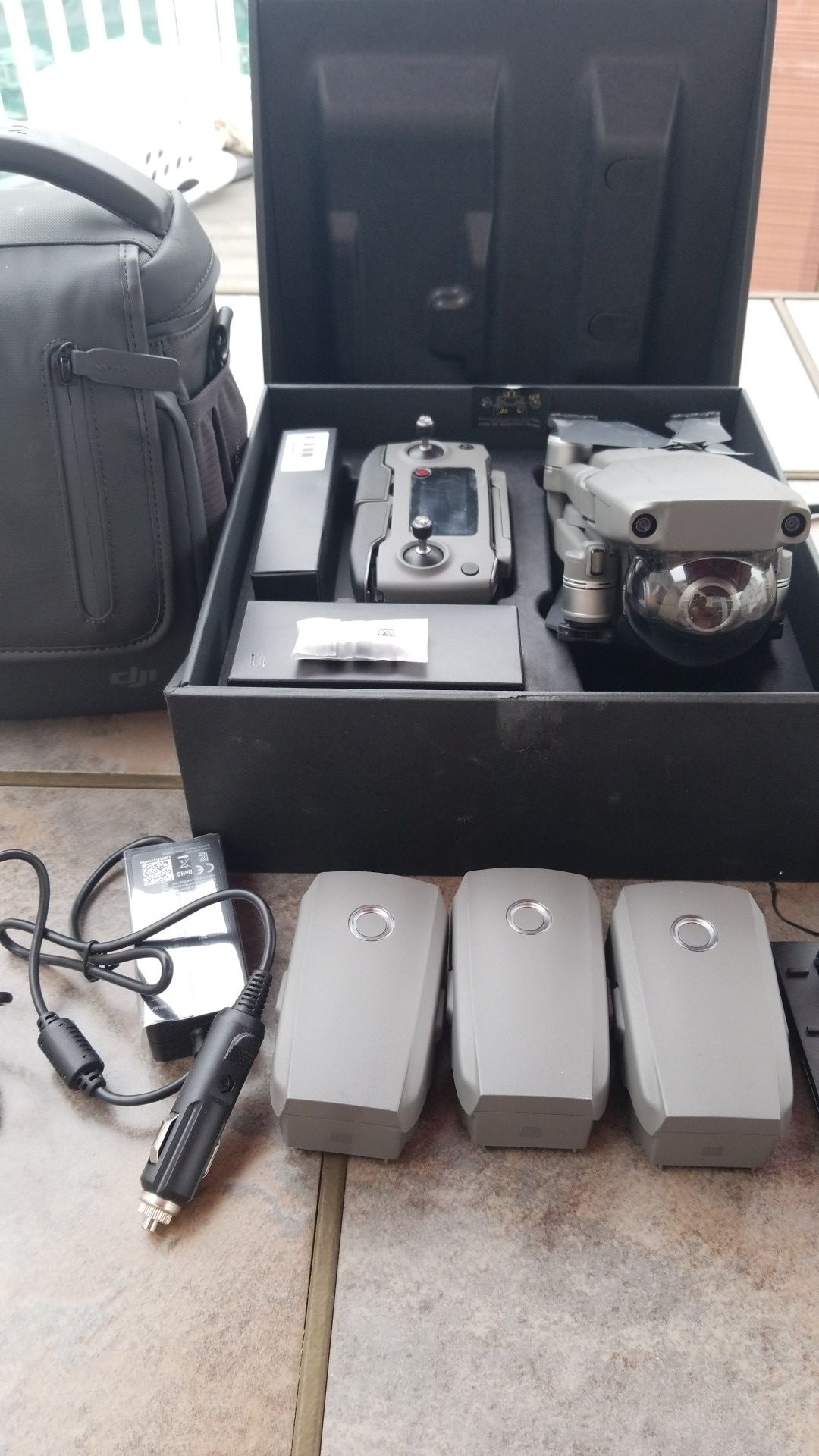 Like new mavic pro zoom fly more combo and extra battery drone must have