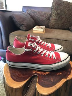 Converse Chuck Taylors Low. Mens 9 Womens 11. Just like New. 35$ obo