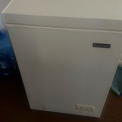 Magic chef deep freezer