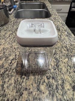 1.8L Clear Plastic Airtight Food Storage Container
