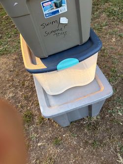 3 Plastic Containers / Tubs