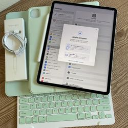 iPad Pro 12.9” (M1 chip / 2021) 5th Generation 128GB with  keyboard case and pen & Accessories 