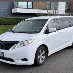 2013  TOYOTA SIENNA - 8 Passenger Mini van 
