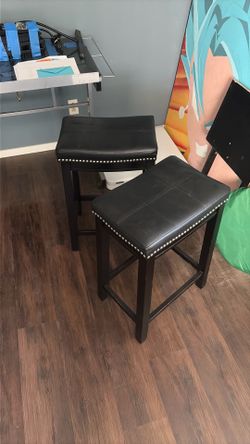 2 barstools