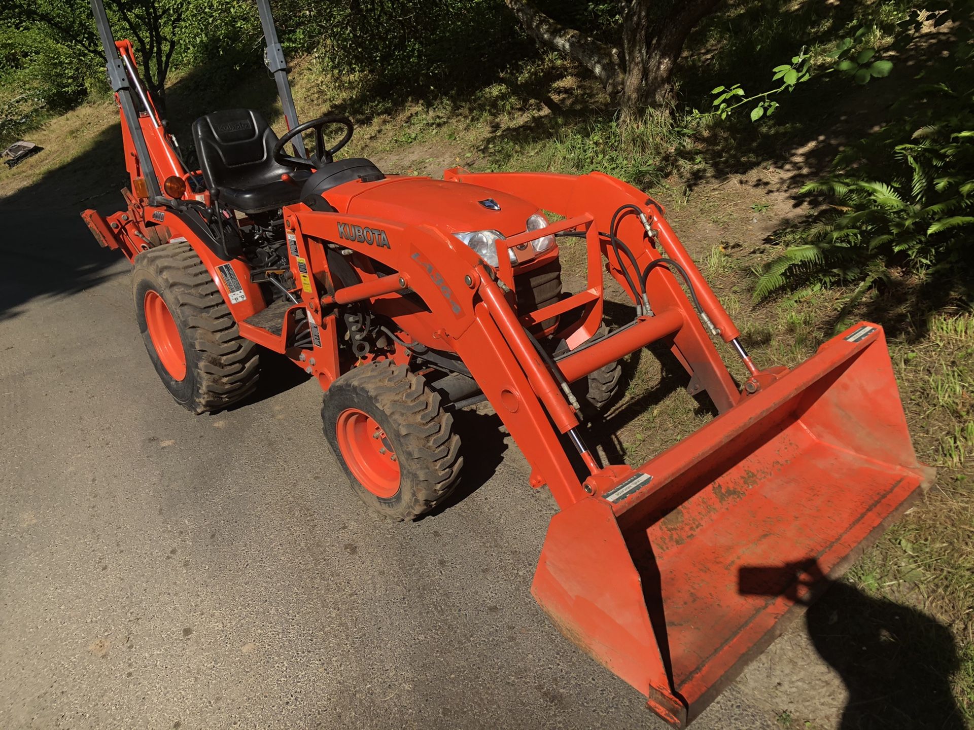 Kubota B2620 tractor loader backhoe