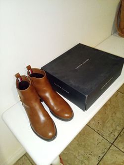 Tommy Hilfiger women boots size 6M