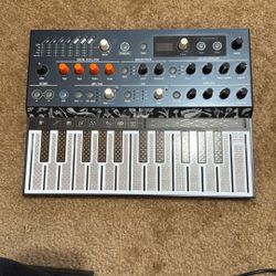 MICROFREAK ARTURIA GREAT CONDTION