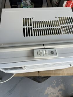 GE Electric Air Conditioner With Control Remote