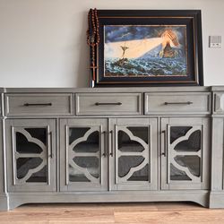 Modern TV Stand / Console – Solid & Stylish