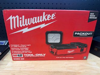 Milwaukee M12 PACKOUT Flood Light with USB Charging
