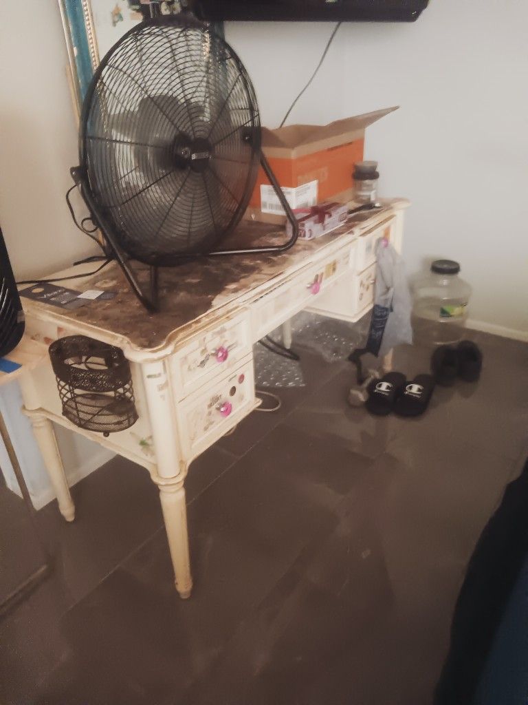 Free Desk Chandler 85225