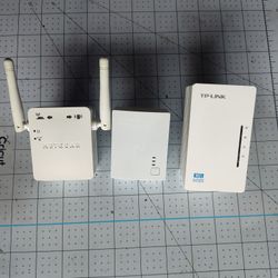 $20 Firm, Yes, It's Available. 3 Wifi Range Extender Bundle, Netgear Wn3000rpv3, Tp Link Wpa4220, TP Link TL Pa4010, All Work