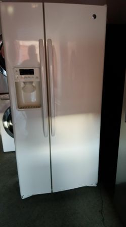 Refrigerador marca General electric medidas 35 De ancho y 70 de alto 2 meses de garantía delivery e instalación