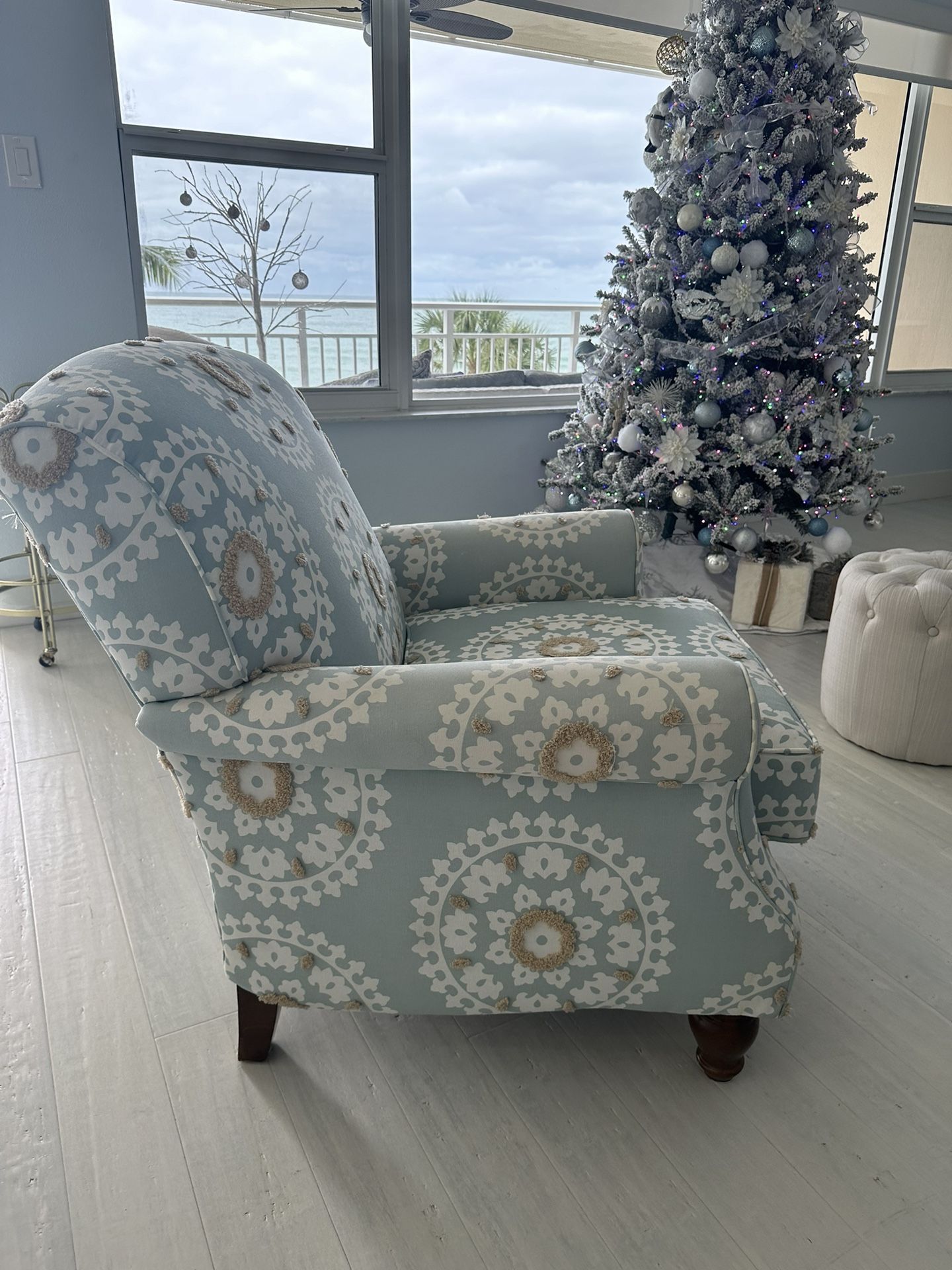 HAVERTYS Comfy Chair