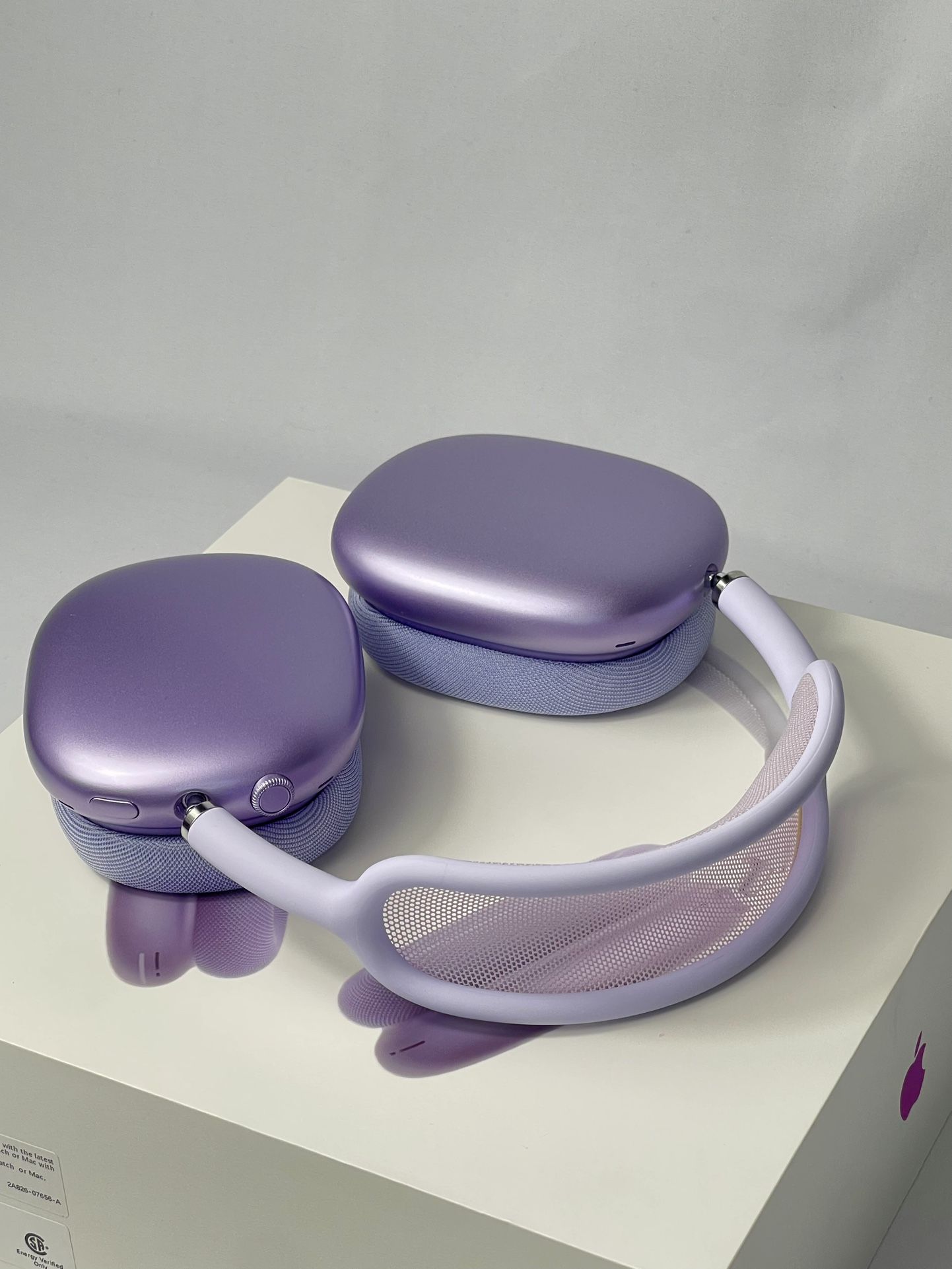 Purple AirPods Max 