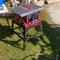 Skil Saw Brand Table Saw With Stand like new hardly used