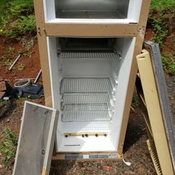 Working RV Fridge 40$ Obo