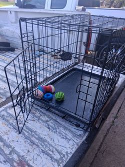 Black Wire Dog Crate with TrayClean