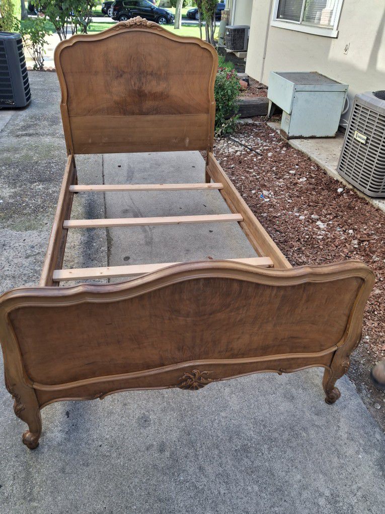  Beautiful ALL WOOD Twin Bed Frame Super Nice $100