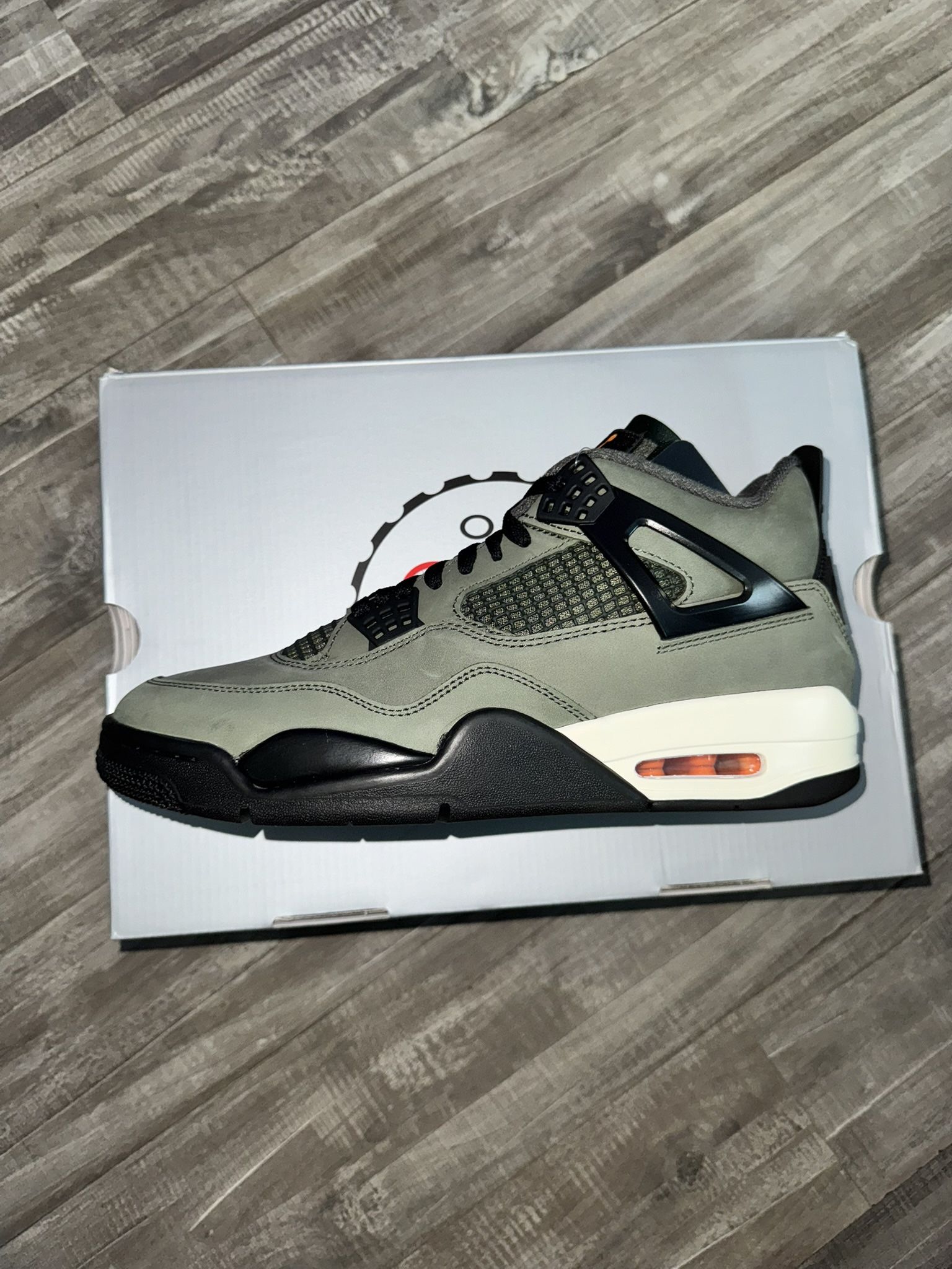 Air Jordan 4 Retro Undefeated Sz 10 