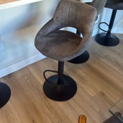 Bar stools (4)