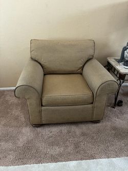 Couch with two chairs