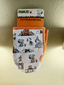 Peanuts 2-Pack Silicone Mini Oven Mitts Set