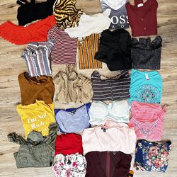 Set Of 25 Pcs Women's Clothing Lot Size Large for Sale in Orlando