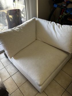 ARHAUS LIVING ROOM CHAIR