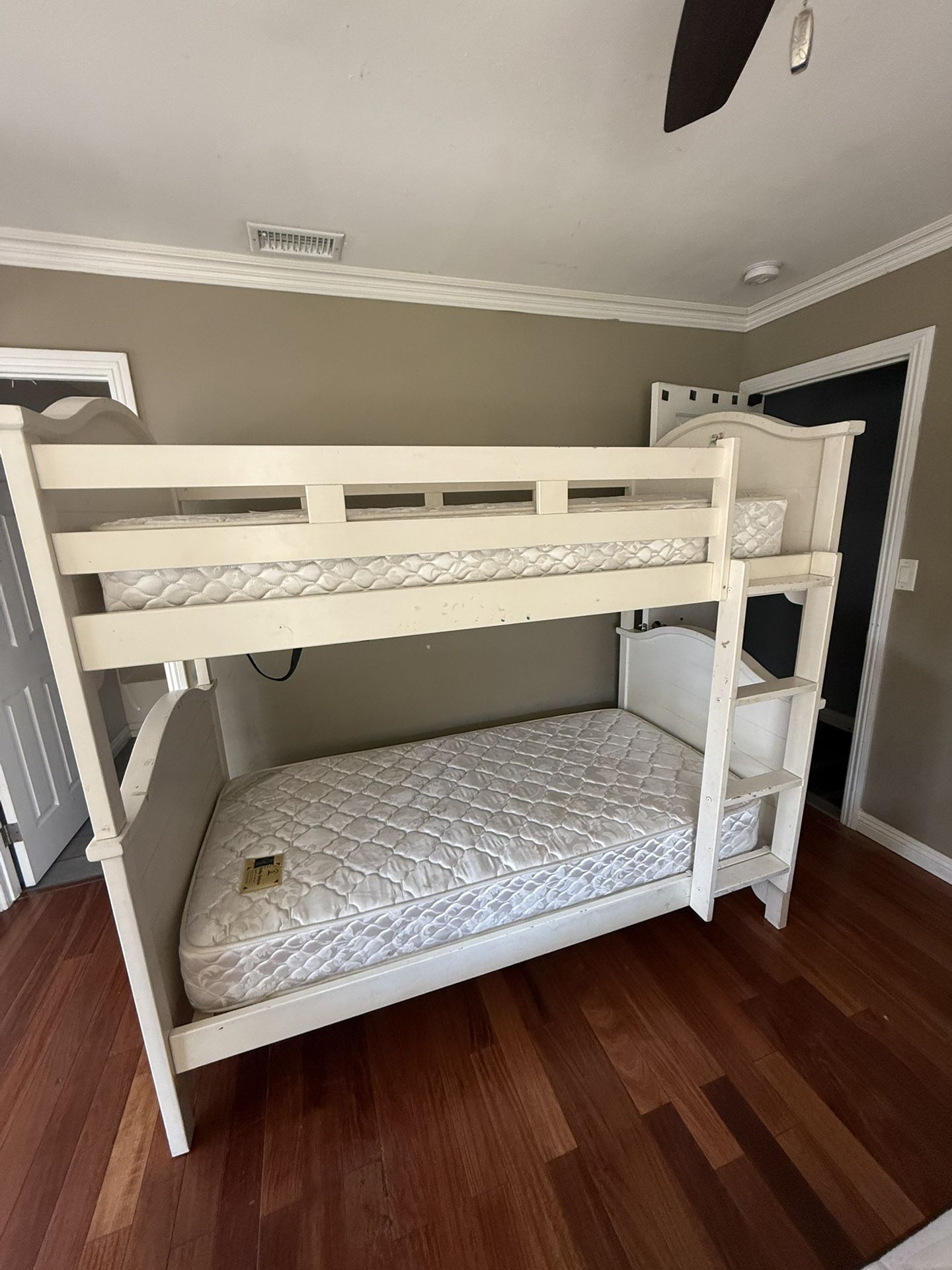 Twin Bunk Beds