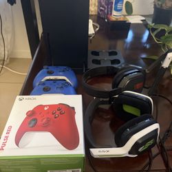 Xbox Series X - 1TB  w/ Cooling Fan & Controller Charger w/ 3 Controllers & 2 Astro Head Sets 